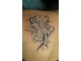 tetovaní na zada lilie